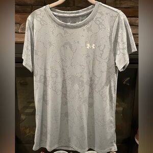 Gray. Size Medium. Under Armour. Short sleeve. T-Shirt